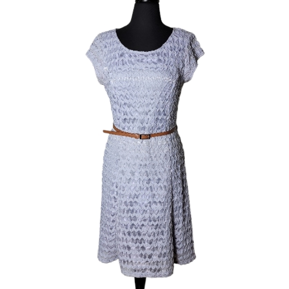Sharagano Dresses & Skirts - Sharagano lavender lace belted scoop neck short sleeve dress women's size 8